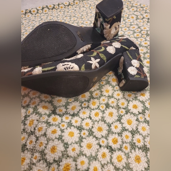 Metallic Embroidered Rampage Heels (EUC) - Picture 3 of 5